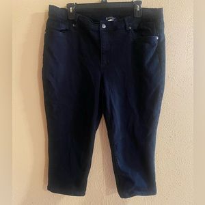 Venus denim black Capri pants